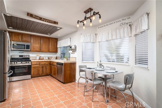 Detail Gallery Image 14 of 53 For 2039 N Shorewood Ave, Upland,  CA 91784 - 3 Beds | 2/1 Baths