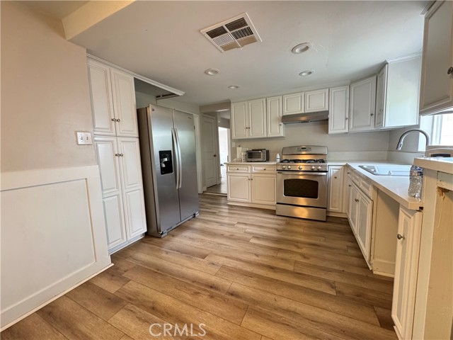 Detail Gallery Image 7 of 10 For 412 Beech, Bakersfield,  CA 93304 - 3 Beds | 2 Baths