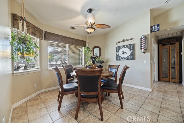 8328 Chateau Road, Phelan CA: https://media.crmls.org/medias/b9e5d6f2-5328-439a-b0d7-50e9ac23d7bf.jpg