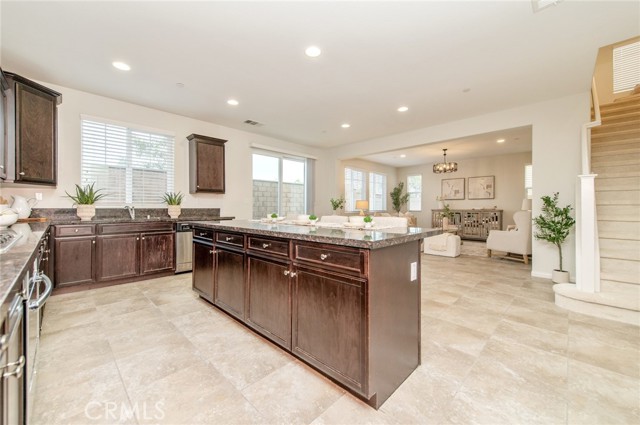 Detail Gallery Image 10 of 47 For 7114 Beckett Field, Corona,  CA 92880 - 3 Beds | 3 Baths