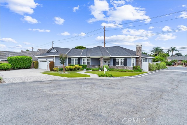 1522 Oakhill Court, Santa Ana CA: https://media.crmls.org/medias/b9e68b0a-d936-4b9e-a4e3-1d859acc1d0b.jpg