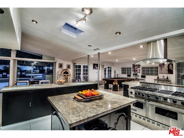 7475 Mulholland Drive, Los Angeles, CA, 90046 7475 Mulholland Drive, Los Angeles, CA, 90046