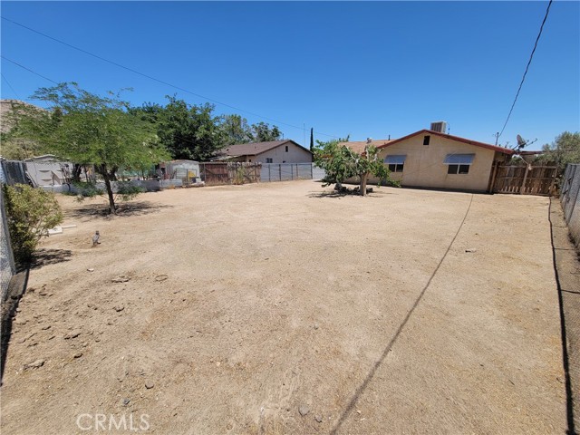 Detail Gallery Image 6 of 34 For 7100 Cholla Ave, Yucca Valley,  CA 92284 - 2 Beds | 1 Baths