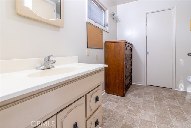 4899 Glenwood Drive, Riverside CA: https://media.crmls.org/medias/b9e81e1b-ab3a-4e64-86e0-6ffc46dfb3f8.jpg