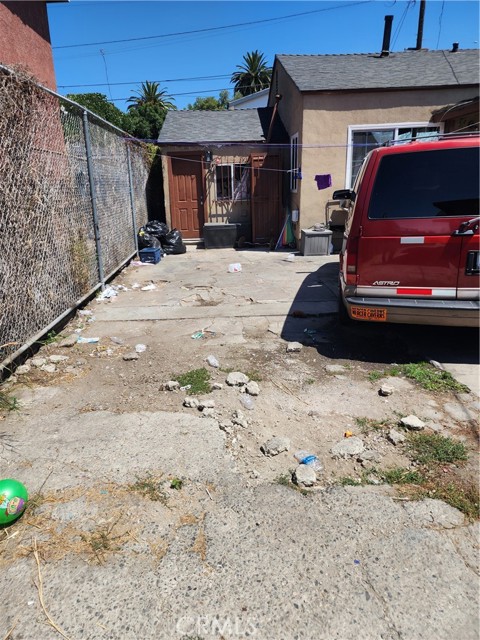 147 E 95th Street, Los Angeles CA: https://media.crmls.org/medias/b9e883fb-7d61-4698-bab4-6f56238de1a2.jpg
