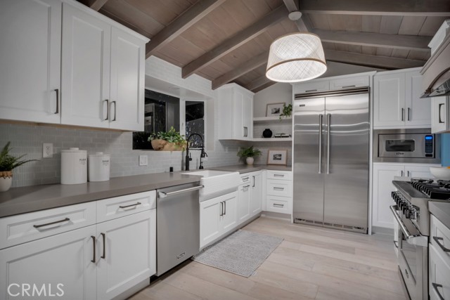 10 Camel Point, Laguna Beach CA: https://media.crmls.org/medias/b9e9d978-ef31-4f85-85db-c8f5bb3ce116.jpg