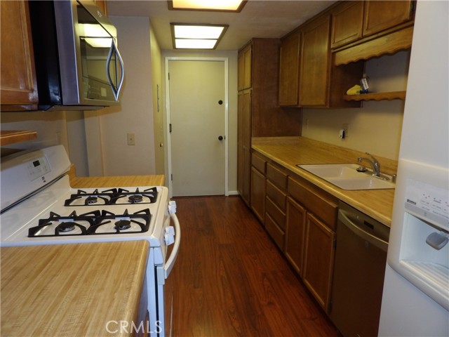 2175 Aspenwood Court, San Bernardino CA: https://media.crmls.org/medias/b9ea1036-17a1-475a-b48f-100d79330f1f.jpg