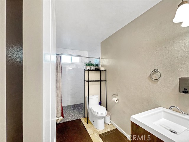 Detail Gallery Image 5 of 8 For 4084 W 137th St #B,  Hawthorne,  CA 90250 - 3 Beds | 2 Baths