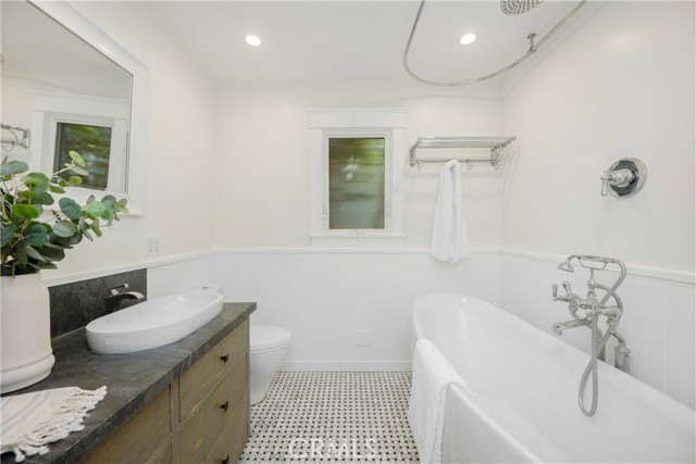 44 59th Place, Long Beach CA: https://media.crmls.org/medias/b9eb8b1b-d083-4f22-8103-80af35c65433.jpg