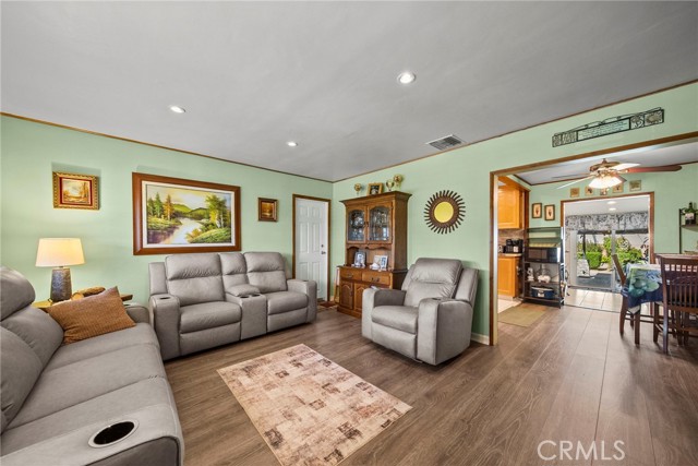 Detail Gallery Image 8 of 38 For 10111 Elkwood, Sun Valley,  CA 91352 - 3 Beds | 1 Baths