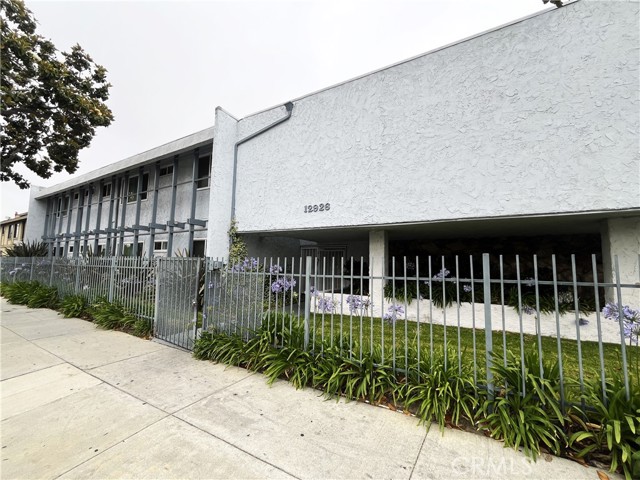 12926 Doty Avenue, Hawthorne CA: https://media.crmls.org/medias/b9ebd74f-7081-4f1c-9d48-1d735bb6d7a4.jpg