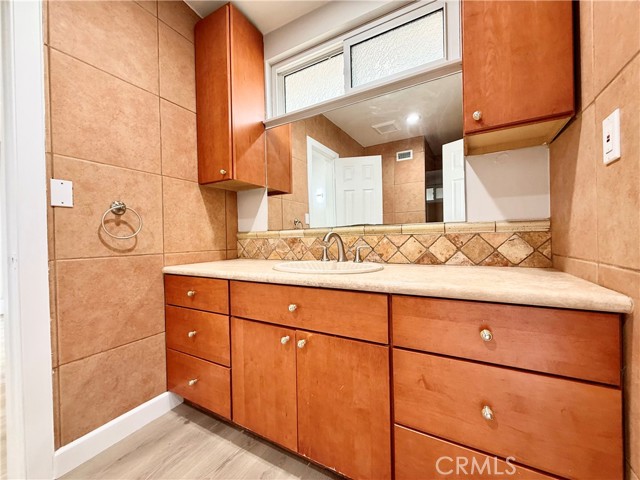 Detail Gallery Image 41 of 73 For 24204 Calvert, Woodland Hills,  CA 91367 - 6 Beds | 3 Baths