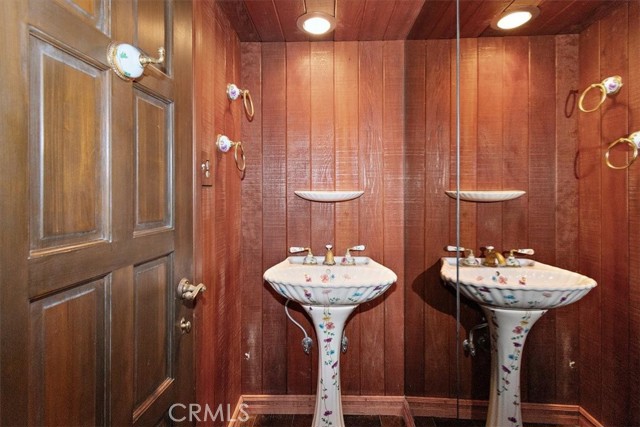 29240 Palos Verdes Drive East, Rancho Palos Verdes CA: https://media.crmls.org/medias/b9ecd912-608a-4979-9726-5a3f826be8fb.jpg