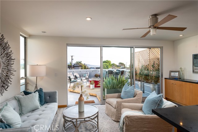 726 Longfellow Avenue, Hermosa Beach, California 90254, 3 Bedrooms Bedrooms, ,3 BathroomsBathrooms,Residential,Sold,Longfellow,SB20208365