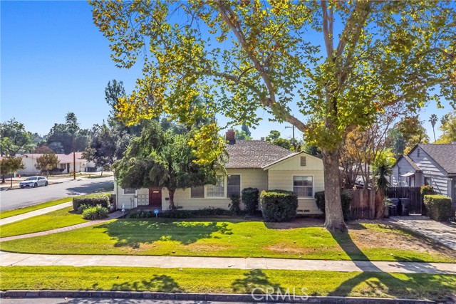 838 838 College Ave, Redlands CA: https://media.crmls.org/medias/b9ed0de0-4756-4c56-aa0f-c9d33c3af390.jpg