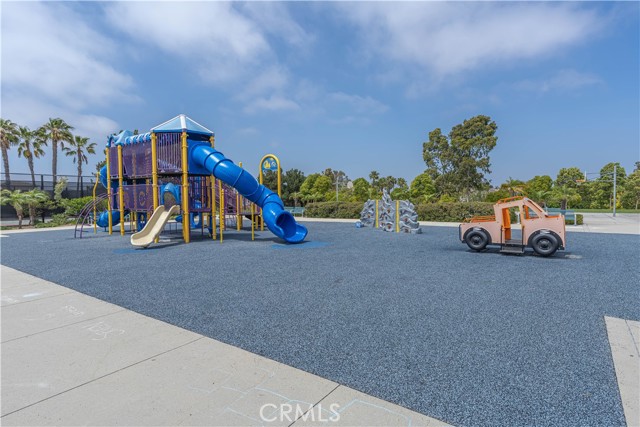 Detail Gallery Image 65 of 70 For 18571 Amalia, Huntington Beach,  CA 92648 - 5 Beds | 4/1 Baths