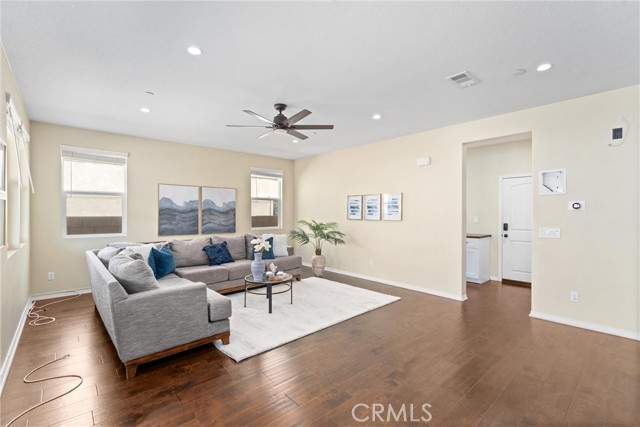 Detail Gallery Image 9 of 44 For 17012 Hal Ln, Fontana,  CA 92336 - 3 Beds | 2/1 Baths