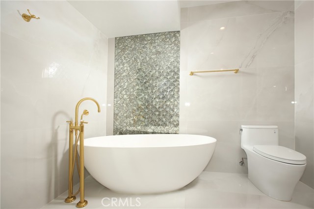 452 Woodbury Road, Glendale CA: https://media.crmls.org/medias/b9ef7069-3388-401d-9025-471309420140.jpg