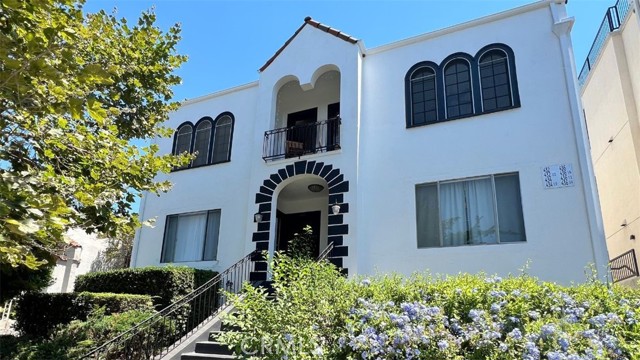 432 N Norton Avenue, Los Angeles CA: https://media.crmls.org/medias/b9efb696-9357-4336-9e98-4c7aebe7f4c4.jpg