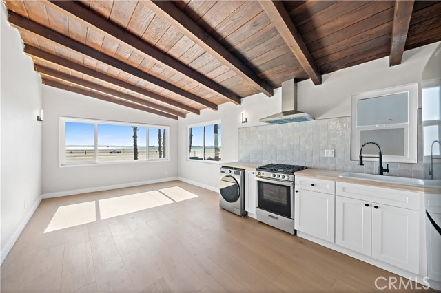 Detail Gallery Image 4 of 14 For 5339 E Ocean #E,  Long Beach,  CA 90803 - 1 Beds | 1 Baths