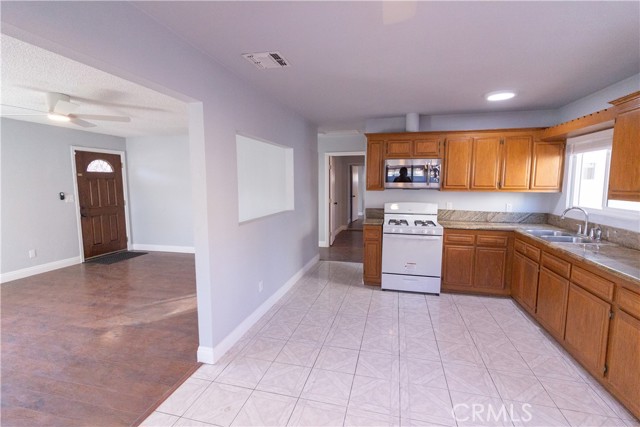 Detail Gallery Image 15 of 32 For 1133 1133 Circle City Dr, Corona,  CA 92882 - 2 Beds | 2 Baths