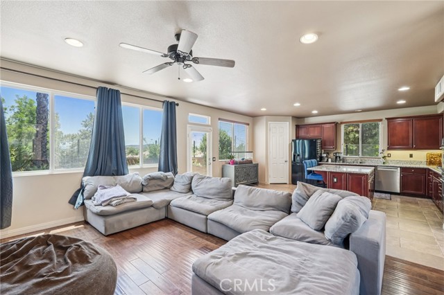 Detail Gallery Image 6 of 55 For 31923 Pepper Tree St, Winchester,  CA 92596 - 5 Beds | 3/1 Baths