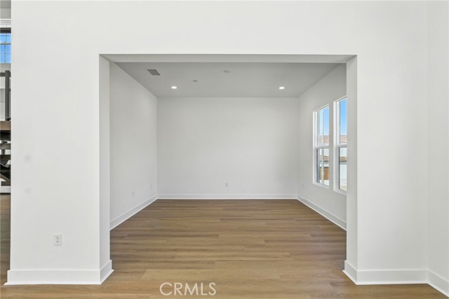 24186 N Camino Cascada, Valencia CA: https://media.crmls.org/medias/b9f0c753-b4ee-4f8d-9b46-9f10a484bd0d.jpg