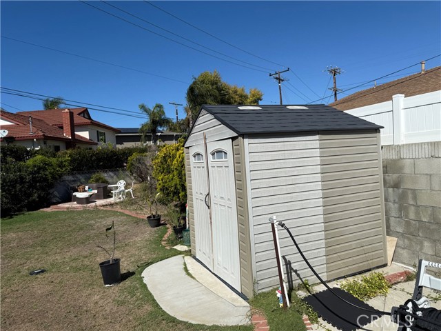 Detail Gallery Image 7 of 12 For 22601 Iris, Torrance,  CA 90505 - 3 Beds | 3 Baths
