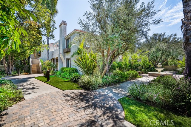 4752 Tiara Drive, Huntington Beach CA: https://media.crmls.org/medias/b9f25273-edba-4fb4-aa90-af83ab9433a5.jpg