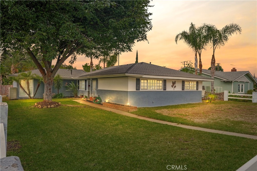 318 E Gladstone Street