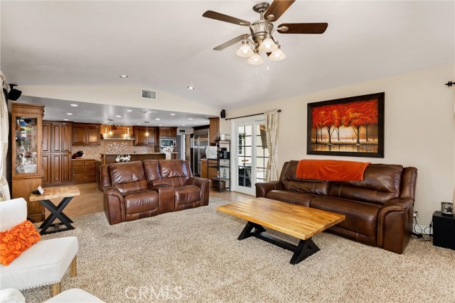 35225 Crystal Street, Yucaipa CA: https://media.crmls.org/medias/b9f4c535-957f-41e1-a385-faad8720822d.jpg