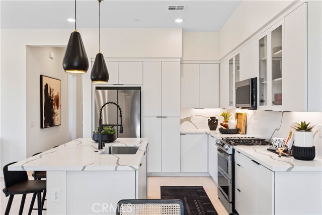 Detail Gallery Image 7 of 30 For 22025 Florence Cir, Walnut,  CA 91789 - 4 Beds | 3 Baths