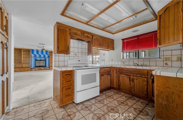 Detail Gallery Image 6 of 20 For 9848 Karen Ave, California City,  CA 93505 - 3 Beds | 2/1 Baths