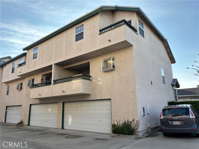 Detail Gallery Image 4 of 11 For 10637 Walnut, Los Alamitos,  CA 90720 - 2 Beds | 2/1 Baths