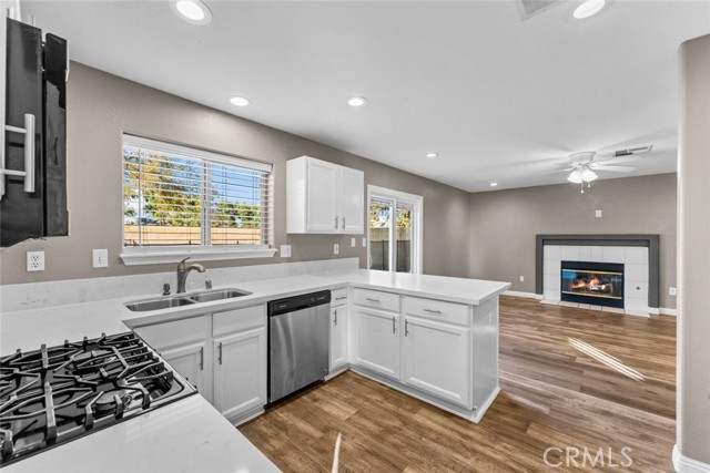 Detail Gallery Image 14 of 51 For 3910 Whirlwind Dr, Bakersfield,  CA 93313 - 3 Beds | 3 Baths