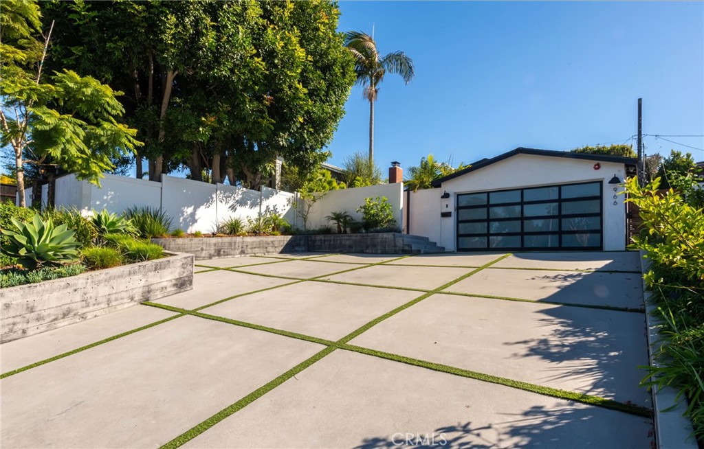 966 Rosecrans Avenue