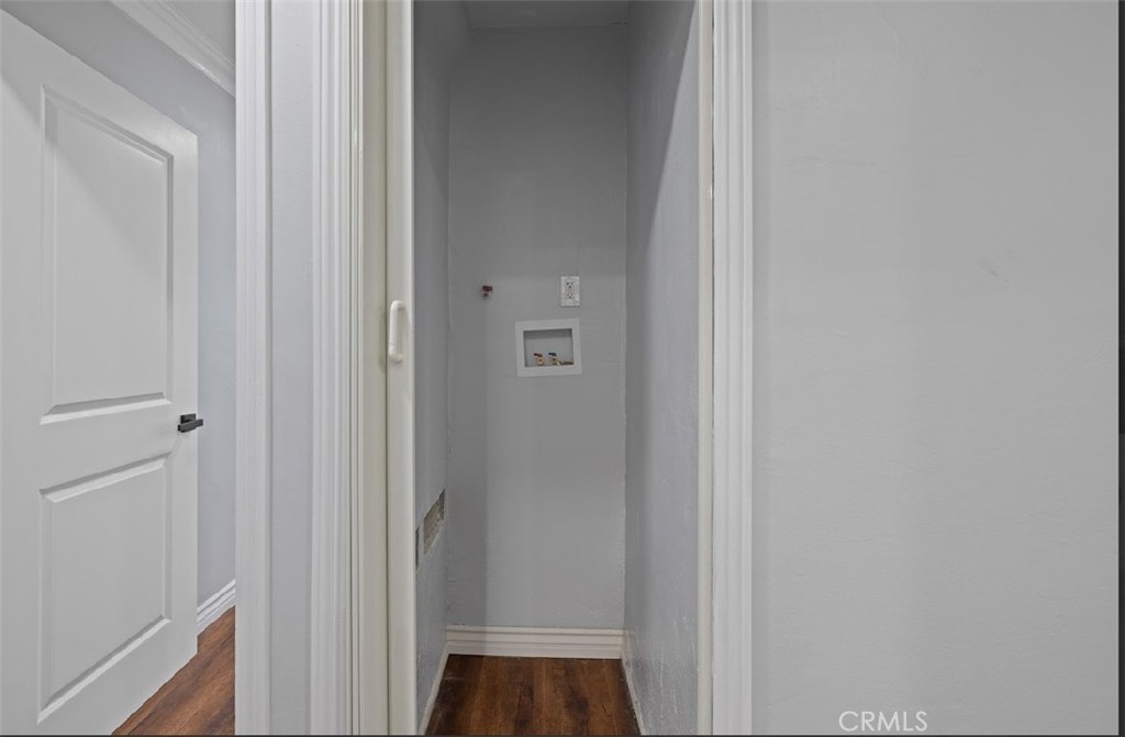 https://media.crmls.org/medias/b9f74e23-1810-40c2-b716-6c8c09eb8c00.jpg?preset=X-Large