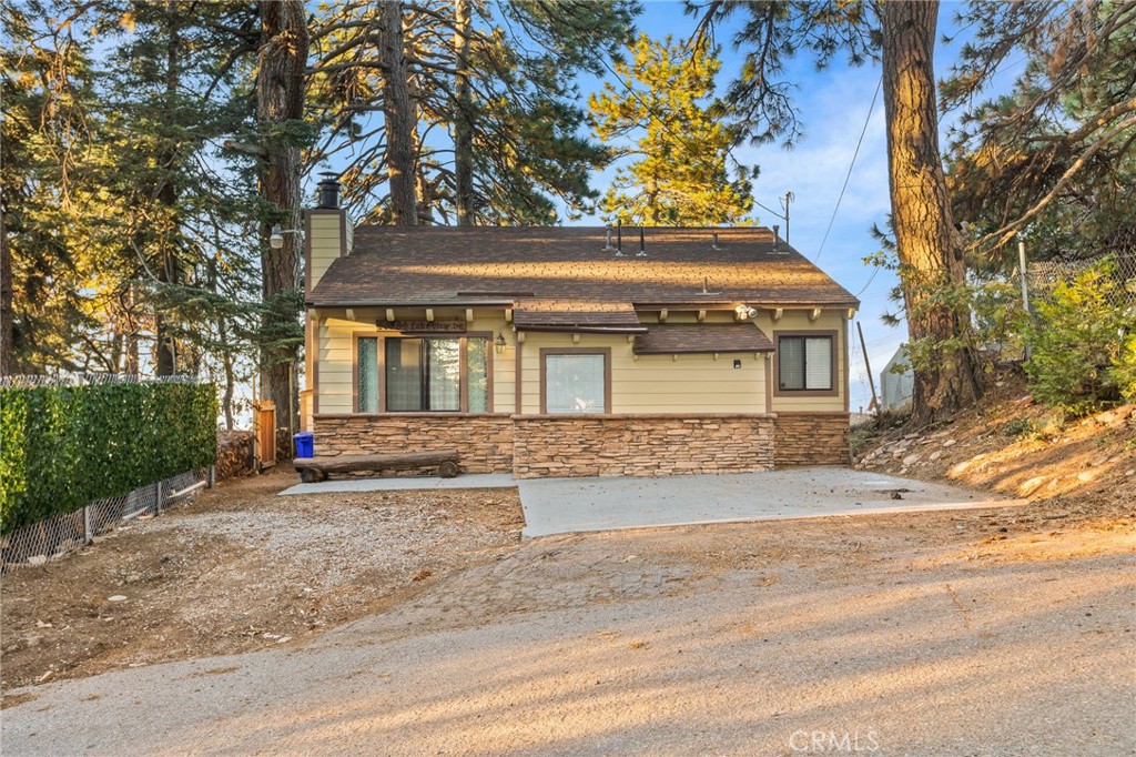 26589 Lakeview Drive, Rimforest, CA 92378