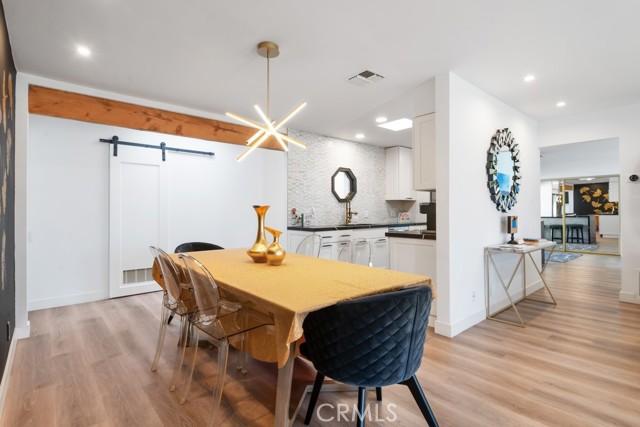 Detail Gallery Image 9 of 60 For 1980 E Rochelle Rd, Palm Springs,  CA 92262 - 5 Beds | 3 Baths