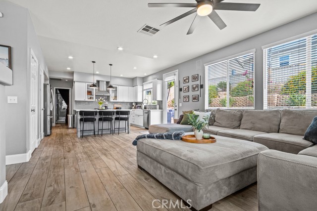 Detail Gallery Image 11 of 44 For 23632 Coast Live Oak, Murrieta,  CA 92562 - 6 Beds | 3 Baths