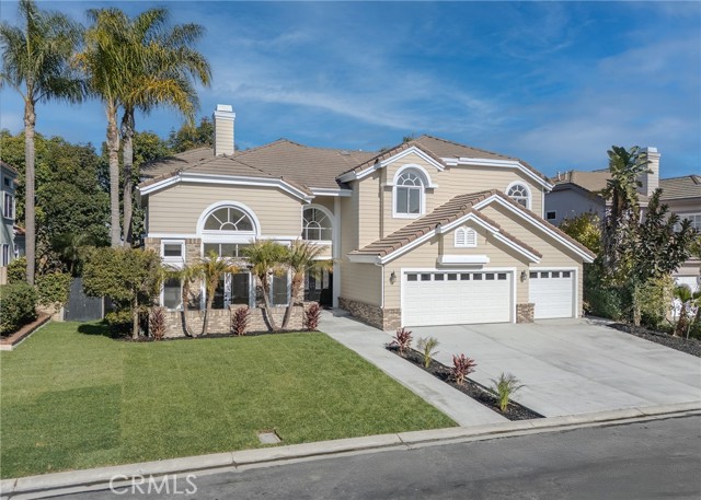 Detail Gallery Image 2 of 13 For 6581 Silverspur Ln, Huntington Beach,  CA 92648 - 5 Beds | 3/1 Baths