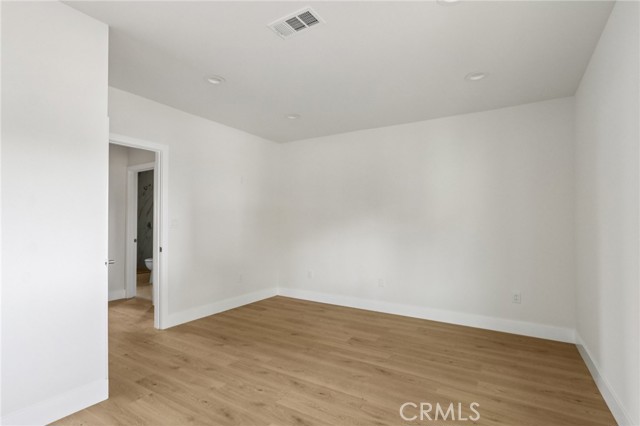 8040 Troost Avenue, North Hollywood CA: https://media.crmls.org/medias/b9f8c964-e6b2-449e-81e2-e86ecacd4215.jpg