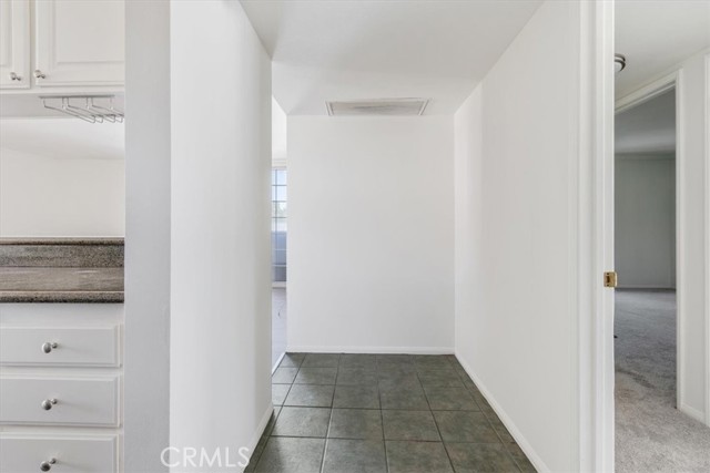 Detail Gallery Image 3 of 21 For 18640 Collins St #220,  Tarzana,  CA 91356 - 2 Beds | 2 Baths