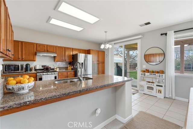 Detail Gallery Image 15 of 56 For 903 W Sandstone Ct, Hanford,  CA 93230 - 4 Beds | 3 Baths