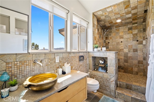 7110 Drake Road, Paso Robles CA: https://media.crmls.org/medias/b9f9be05-c7a6-4bc7-aa99-4e7a4cb06a83.jpg