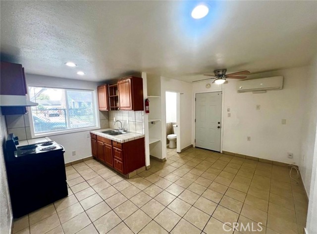 Image 17 of 17 For 2657 Monroe  