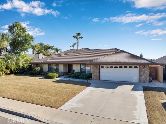 Detail Gallery Image 2 of 32 For 6209 Spring Valley Dr, Bakersfield,  CA 93308 - 3 Beds | 2 Baths