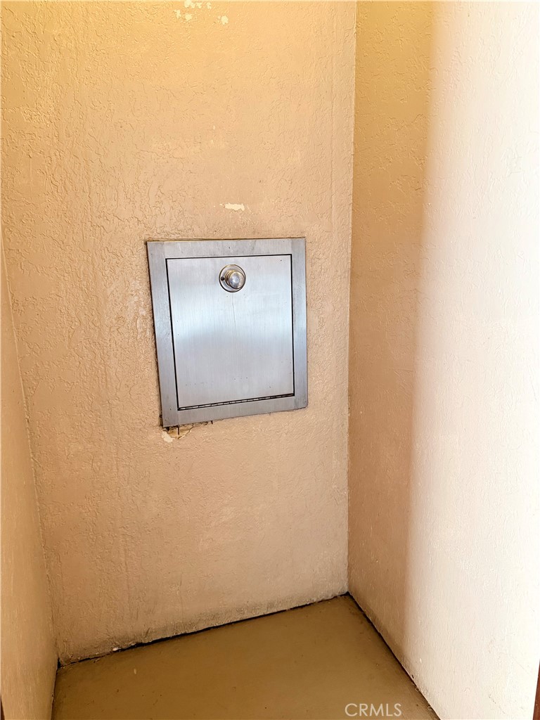 https://media.crmls.org/medias/b9fb02ae-149f-42f4-9a82-bb79382fccbe.jpg?preset=X-Large
