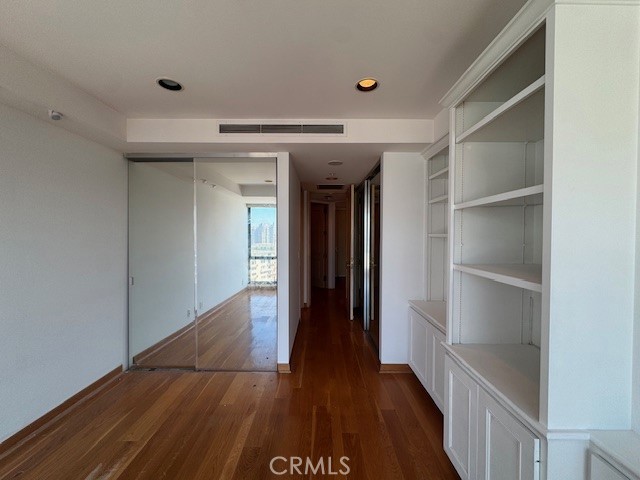 10490 Wilshire Boulevard, Los Angeles CA: https://media.crmls.org/medias/b9fb5e43-d41a-46db-b2c2-351e74209f3a.jpg