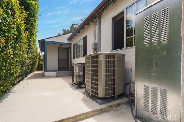 6648 Gaviota Avenue, Van Nuys CA: https://media.crmls.org/medias/b9fb8313-5ecf-43e4-a534-01ef7fdb7802.jpg
